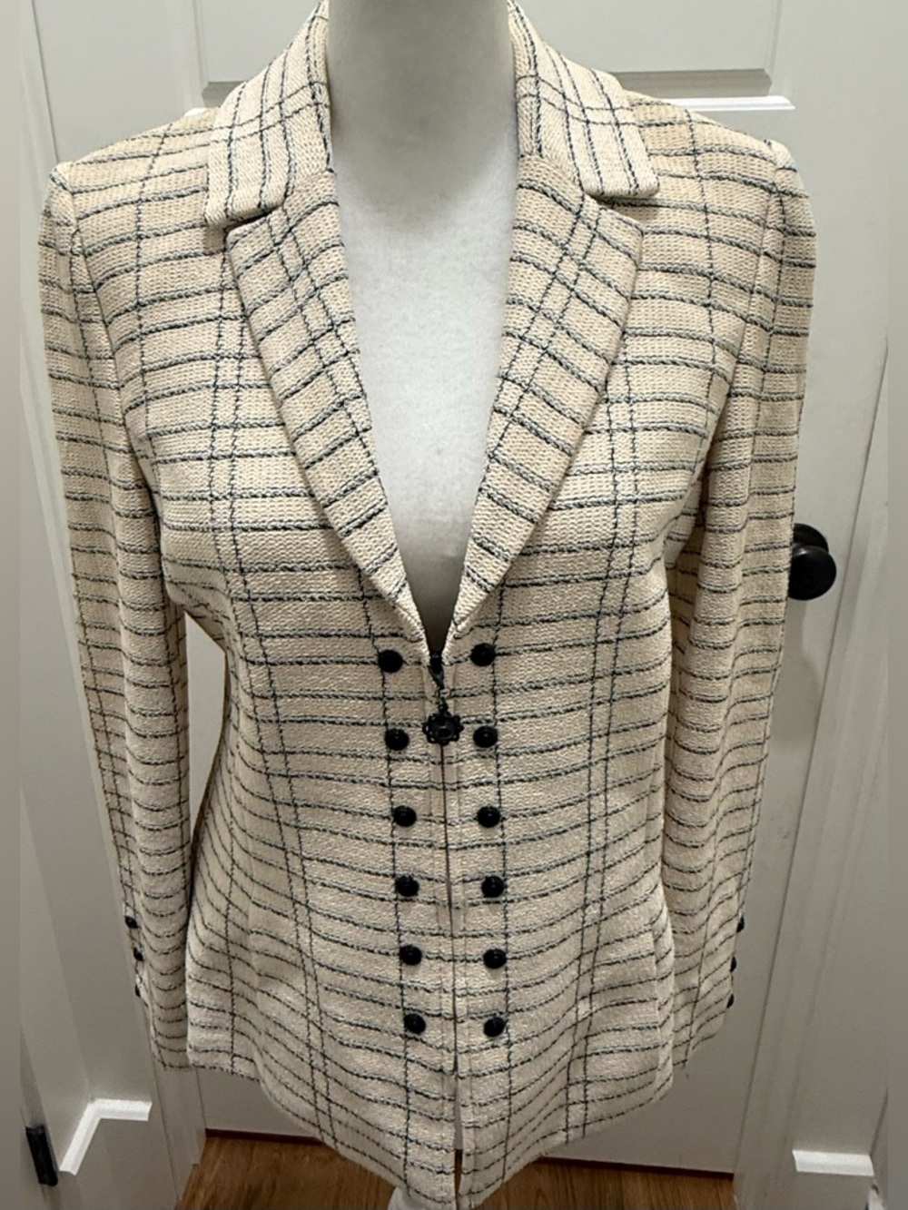 St. John Collection. Classic Blue & Cream Knit Blazer. Size 4.